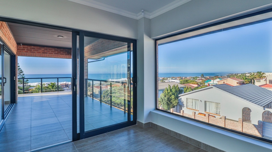 4 Bedroom Property for Sale in Wavecrest Eastern Cape